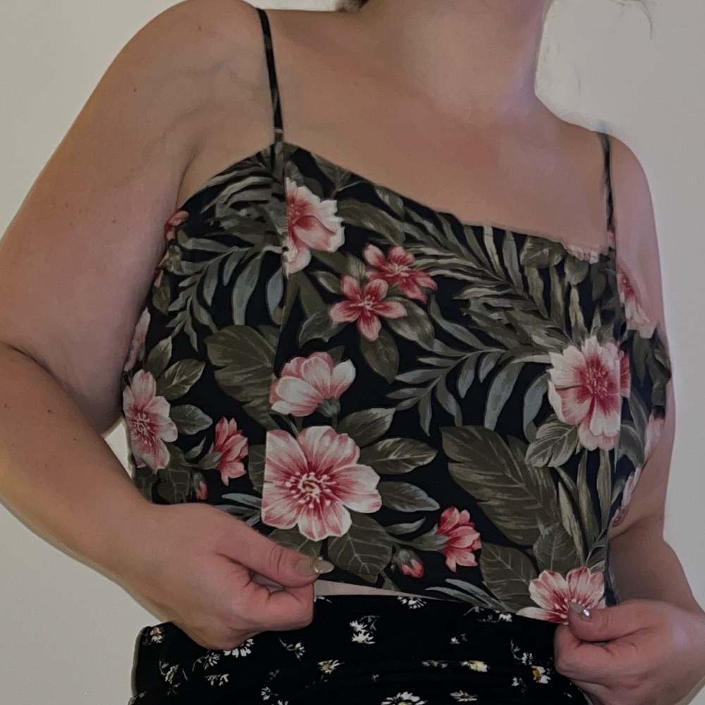 American Eagle Outfitters Black Floral Crop Top